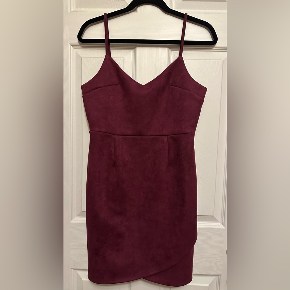 Cute and sexy, suede-feeling maroon dress